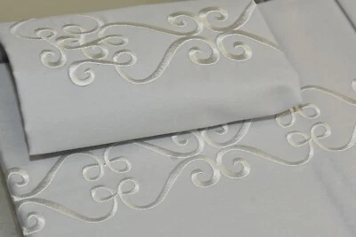 $3500 NUEVO Juego de sábanas Frette 7 PC + EDREDÓN Mastery Bordado Gris Blanco REINA Foto 1 de 4