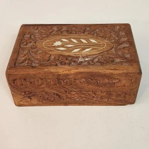 Caja de baratijas vintage tallada a mano floral de madera de teca hecha en la India - Imagen 1 de 15