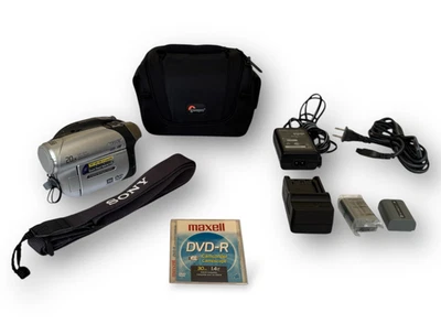 Sony Handycam Camcorder DCR-DVD92 + Battery Charger & Carrying Case - Image 1 of 4