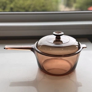Pyrex Vision Corning Ware Amber Glass Pot / Sauce Pan 2.5L with Lid USA - Picture 1 of 6