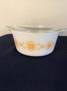 Vintage Pyrex Town & Country 1-1/2 QT Casserole Dish & Lid Cross Stitch #474-B - Picture 1 of 7