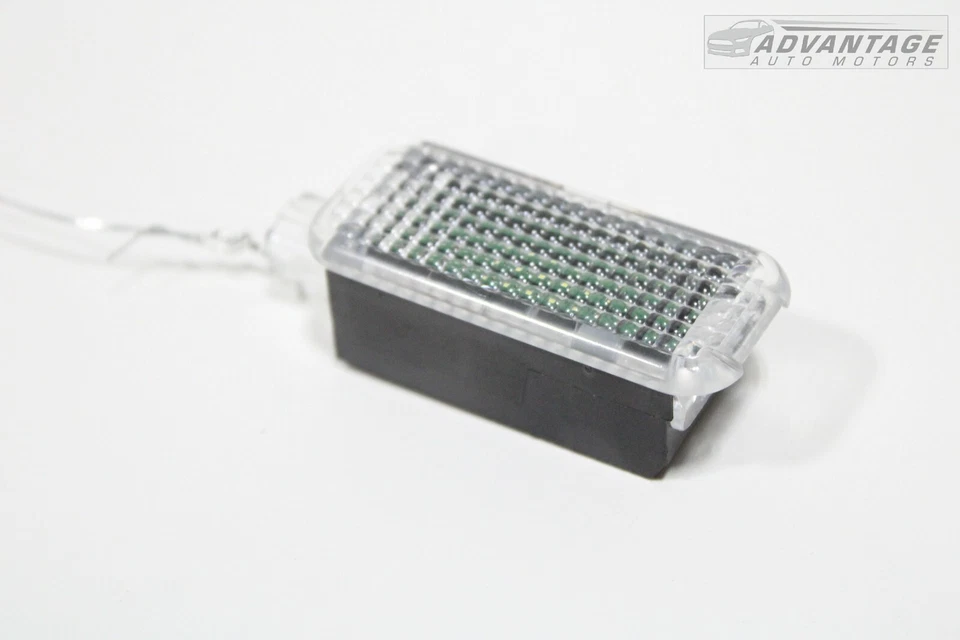 2015-2018 AUDI Q3 QUATTRO RIGHT UNDER DASHBOARD INTERIOR COURTESY LIGHT LAMP OEM - Image 1 of 4