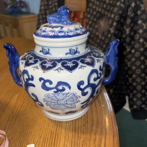 Oriental Blue And White Ginger Jar With Handles And Foo Dog - Picture 1 of 6