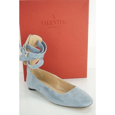 Bailarina plana Valentino Garavani ciruela envolvente al tobillo talla 38 azul cielo gamuza $945 nueva en caja Foto 1 de 4