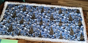 *NEW* Hand Sewn Christmas Village Winter Snow Scene Table Scarf w/lace 43" X 21" - Picture 1 of 2