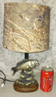 Lámpara de mesa de pesca de lubina vintage pantalla de camuflaje ~ decoración de cabaña natural Foto 1 de 4
