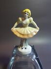 Early Vintage Miniatur Mädchen im gelben Kleid 5" Figur handbemalt Porzellan