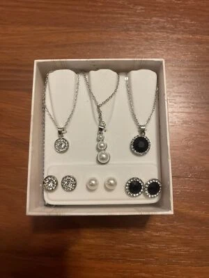 Juego de pendientes collar ADRIENNE VITTADINI semiprecioso nuevo en caja Foto 1 de 2