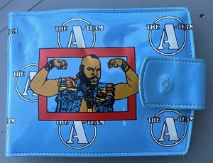 Programa de televisión The A Team "Mr T" B. Cartera plegable azul A. Barracus 1983 - Imagen 1 de 12