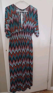 Maxi Vestido Cintura Elástica Geométrica 5th & Love Azul, Rosa, Rojo y Negro - Talla XL - Imagen 1 de 4