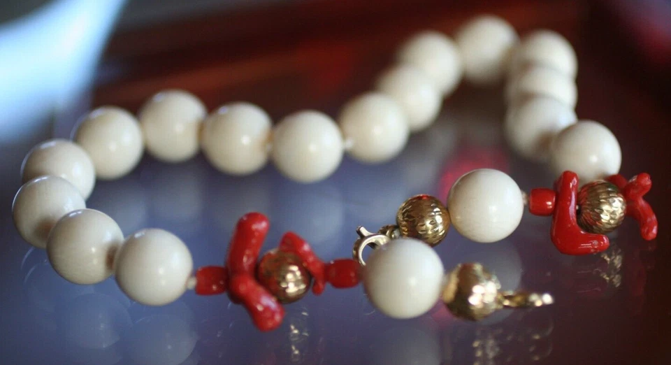 Contas e fechos de ouro 14K vintage *15" com 18 contas naturais de coral vermelho cor creme: - Imagem 1 de 4