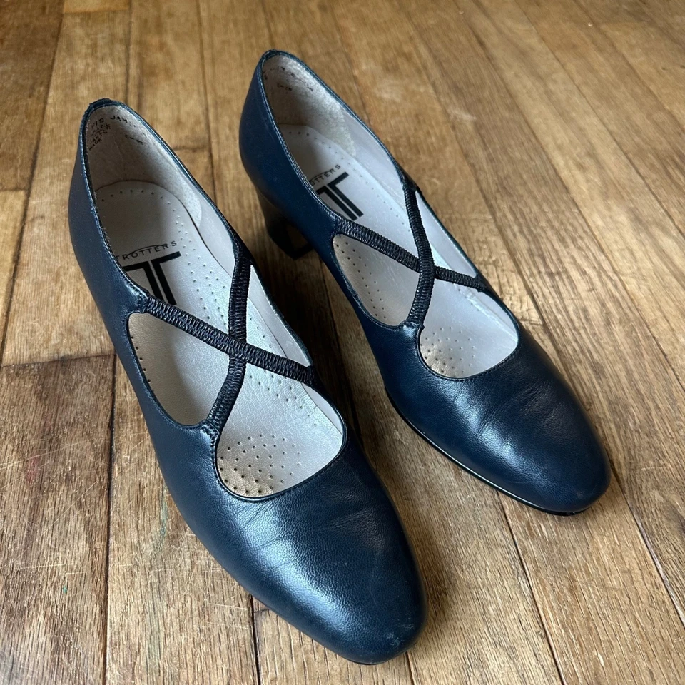 Trotters Navy Leather Mary Jane Block Heels Size 8.5N Jamie Strap Pump - Image 1 of 4