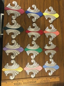 Lotto 12 decorazioni in legno dipinte a mano Fleur De Lis 4 x 3-3/4" x 1/8" - Foto 1 di 5