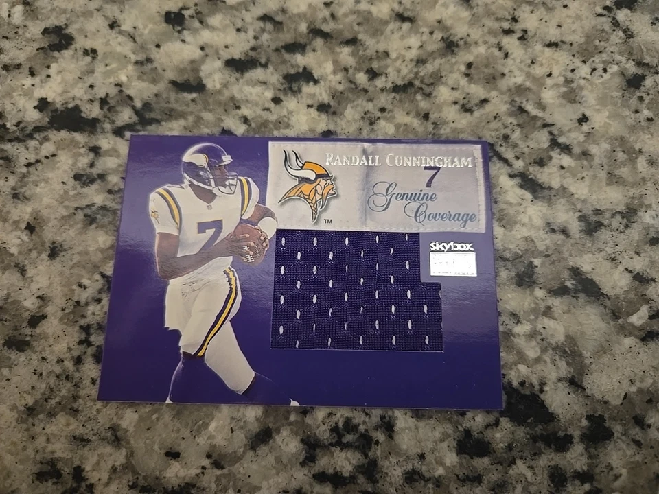 Parche de camiseta Randall Cunningham 1999 Skybox Premium cobertura genuina #136/425. Foto 1 de 2