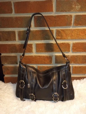 Bolso de mano pequeño Kenneth Cole Reaction de cuero negro herrajes plateados Foto 1 de 4