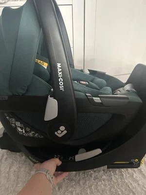 Maxi Cosi Baby Schale mit Isofix Station Fürs Auto - Bild 1 von 4