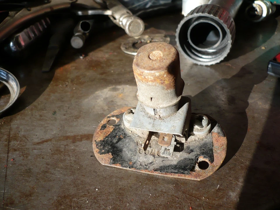 used Morris Minor dip switch  - Image 1 of 1