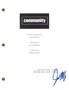 Joel McHale Signed Autograph COMMUNITY Episode 104 Script Full Screenplay COA - Picture 1 of 1