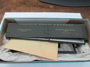ATHEARN 50FT. PACIFIC FRUIT EXPRESS REEFER CAR KIT - NEW IN BOX - NICE!! - Picture 1 of 4