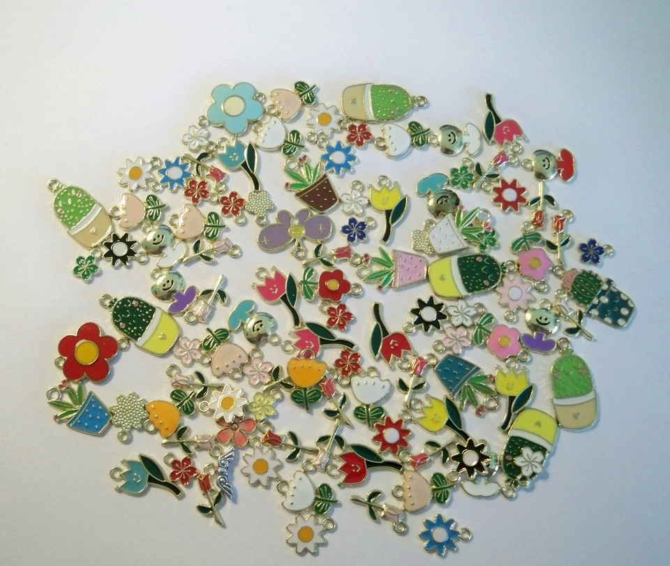 Лот из 90 различных цветных эмали подвески, различные темы и размеры все новые неиспользованные - Изображение 1 из 1