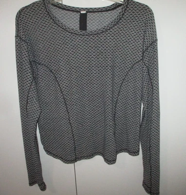 LULULEMON BLACK/GRAY LONG SLEEVE THUMB HOLE TOP SZ 10 - Image 1 of 4