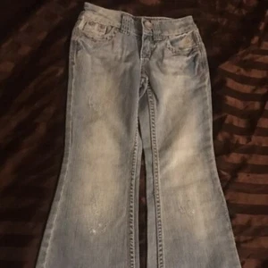 Justice Children’s Vintage Low-Rise Bell Bottom Light Wash Jeans (Used) - Picture 1 of 1