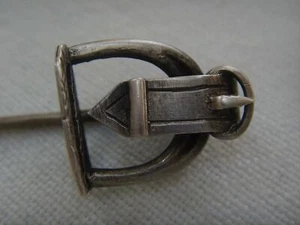 VICTORIAN / EDWARDIAN WHITE METAL STIRRUP & BUCKLE RIDING PIN - Picture 1 of 1