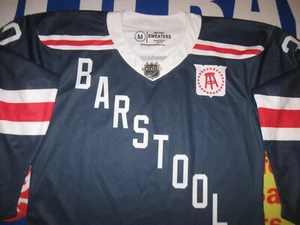 Camiseta deportiva de hockey BARSTOOL SPORTS para hombre mediana Dave Portnoy Wooten RARA COPA CHICLETS - Imagen 1 de 6