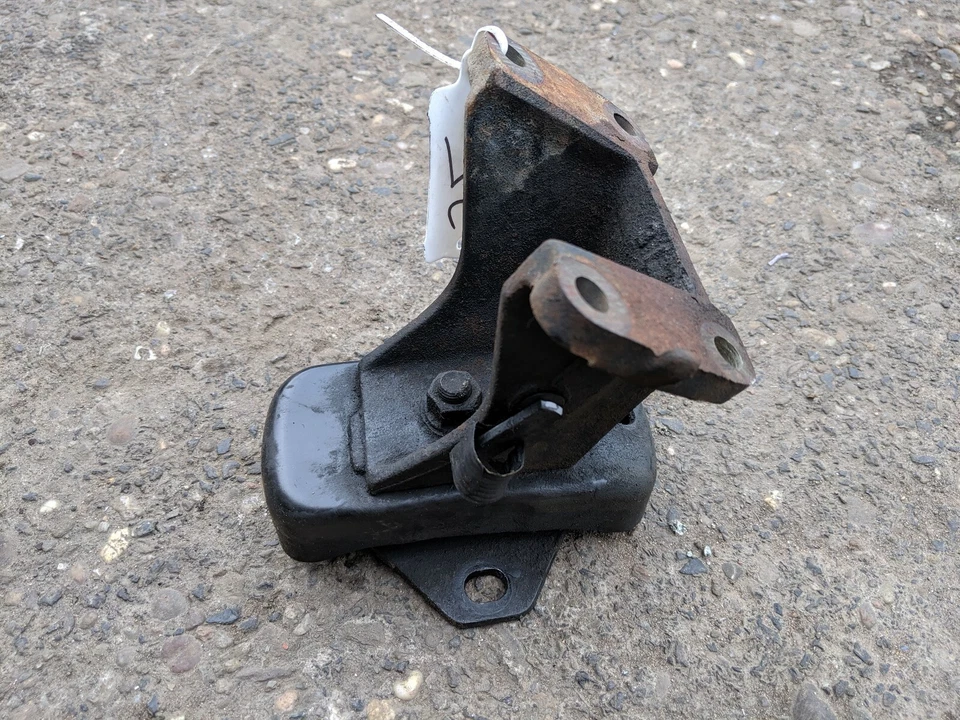 TOYOTA LAND CRUISER 3.0 TD 1996 - 2001 ENGINE MOUNT MOUNTING - Image 1 of 2