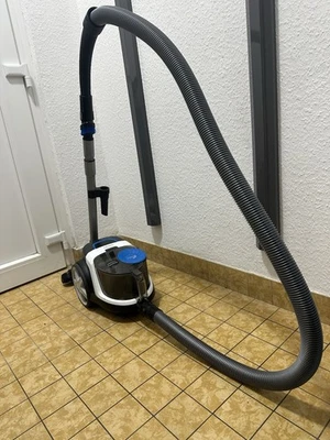 Philips PowerPro Compact Beutelloser Staubsauger, 900W, PowerCyclone 5 - Bild 1 von 4