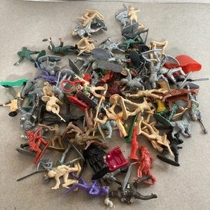 Konvolut Figuren Soldaten Ritter Basar Spielzeug PVC . / STARLUX BRITAINS ? - Bild 1 von 8