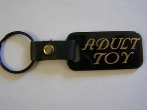 LLAVERO JUGUETE ADULTO METAL NEGRO CON CORREA DE CUERO - Imagen 1 de 1