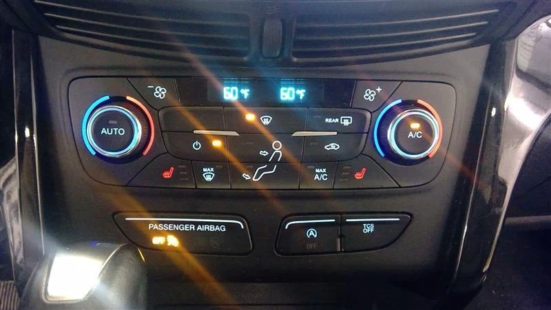 2017 FORD ESCAPE Temperature Control AC - Изображение 1 из 1