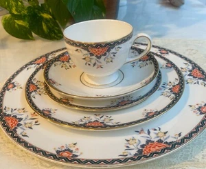 Vintage Wedgwood Floral Dinner Set 5 Pieces Bone China TOURAINE Retired Preowned - Picture 1 of 12