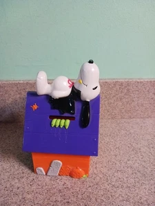 Vintage Snoopy Vampir Whitman Süßigkeiten Erdnüsse Halloween Hundehütte Container Bank - Bild 1 von 6