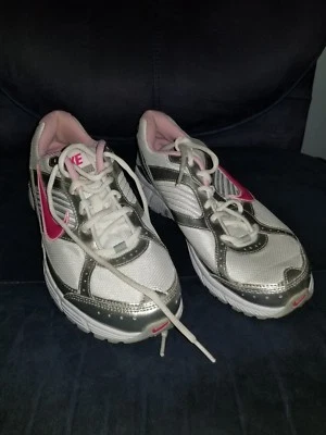 Nike Dart 8 Blanco Talla 6.5 Y Niñas** Foto 1 de 4