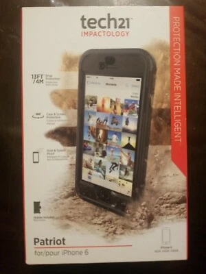 Funda protectora patriota iPhone 6/6s Tech21 con clip blanco. Foto 1 de 4