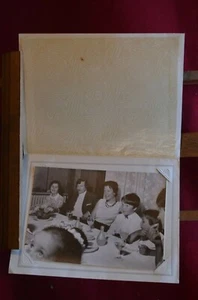 ANCIENNE PHOTO PORTRAIT D UNE FAILLE A TABLE ARGENTIQUE NOIR ET BLANC MARIAGE - Imagen 1 de 1
