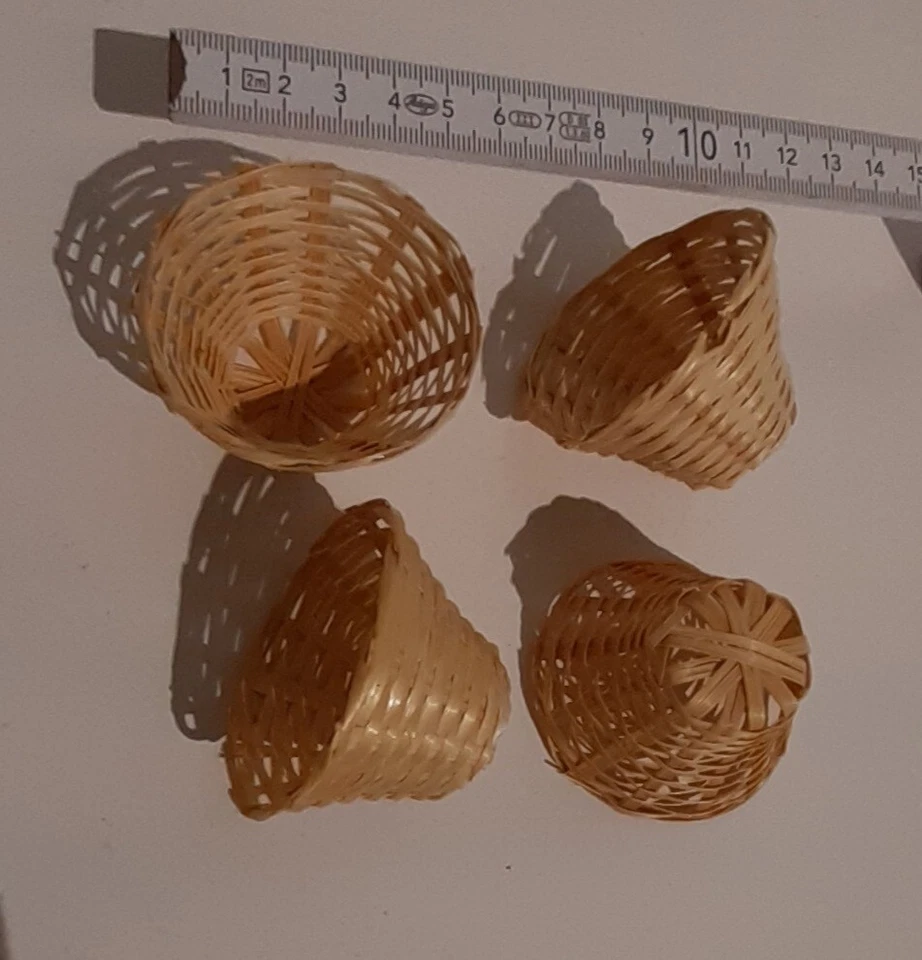 4 kleine Körbchen Korb 3-6 cm Bast unbenutzt - Bild 1 von 1