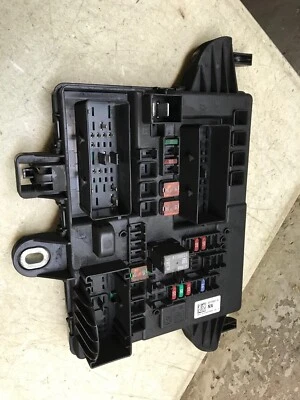 Панель коробки предохранителей 16 17 18 Cadillac XTS 23175681 - Изображение 1 из 2