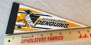Mini pennant signed by Mario Lemieux, Pittsburgh Penguins - era 1992-93