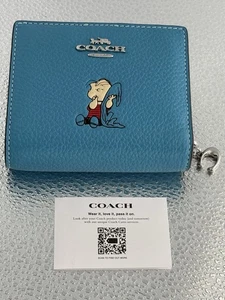 NUEVO CON ETIQUETAS Cartera Coach X Peanuts Parrot Azul a Presión con Linus y Manta CBN91 - Imagen 1 de 7