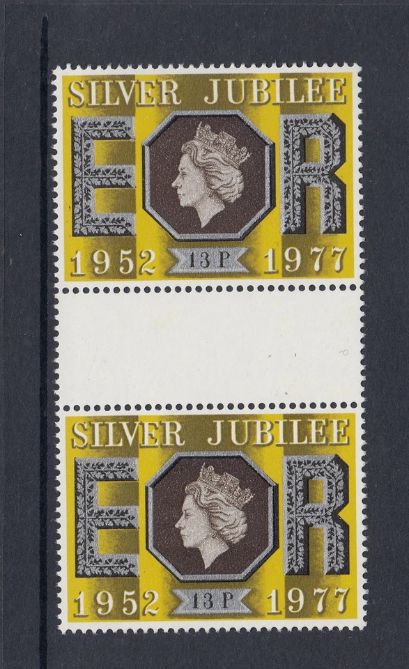1977 Jubilee 13p SG1037 DRY PRINT OF 'QUEENS HEAD' (SEPIA) GUTTER PAIR - MNH - Image 1 of 1