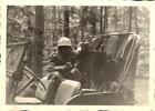 snapshot homme avec voiture militaire jeep radio casque capote soldat guerre 