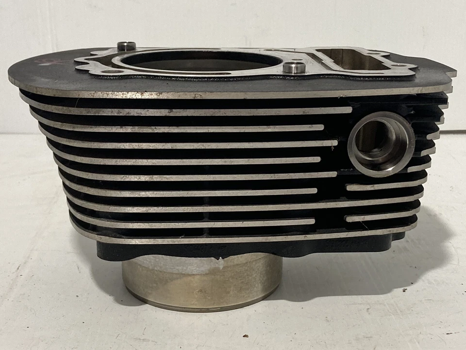 2006 Victory Vegas Rear Cylinder Jug (OEM) Foto 1 de 4