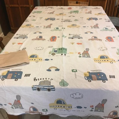 双尺寸被套 62x84 忙碌汽车 1 混合搭配米色枕套 — 第 1/4 张图片