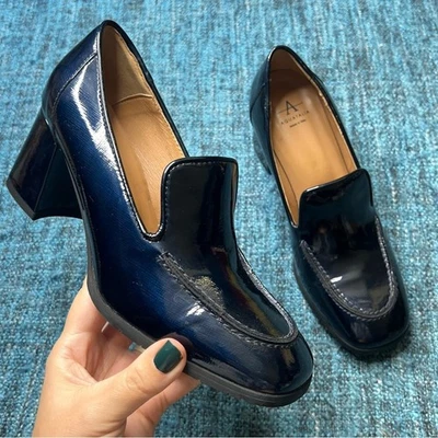 Mocasines Aquatalia Michelle charol tacón bloque azul marino profundo talla 6,5 Foto 1 de 4