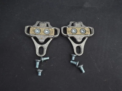 Conjunto adaptador de trava Xpedo XPR estilo SPD compatível com sapatos de ciclismo de estrada de 3 parafusos 100g - Imagem 1 de 3