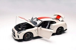 M83501 MOTORHELIX 1:18 Nissan GT-R R35 50 Aniversario Blanco Brillante Perla - Imagen 1 de 4