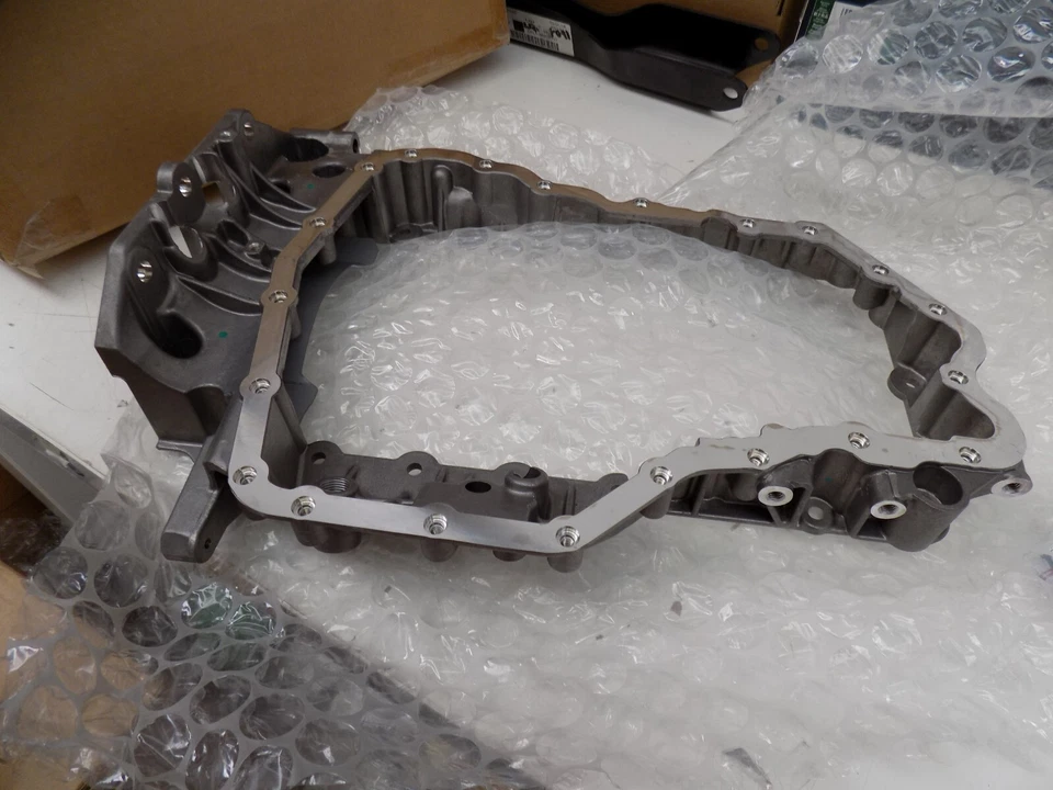 Land Rover Freelander 2006-2014 2.2 cárter superior genuino LR006674 Foto 1 de 1